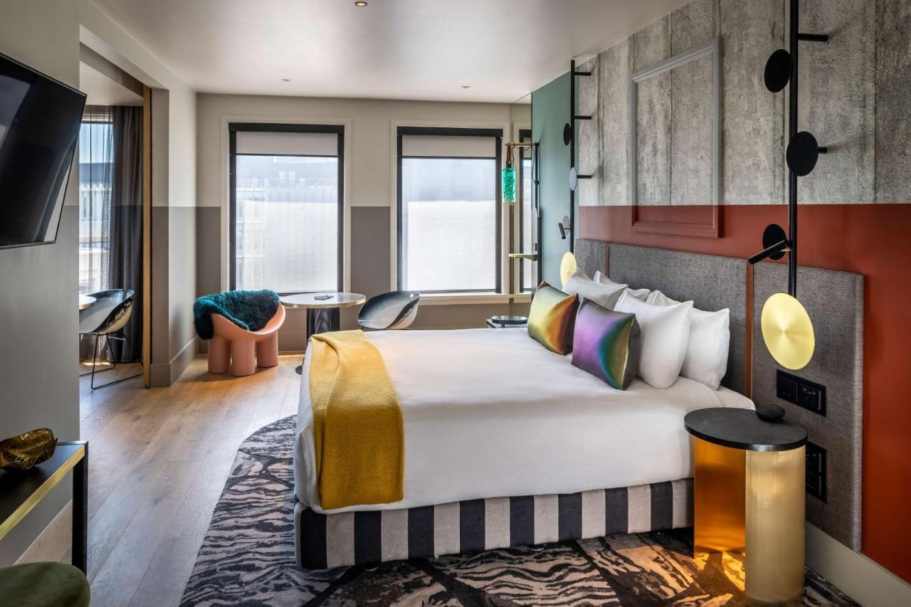 Hotel QT Auckland Exterior foto A bedroom at the hotel