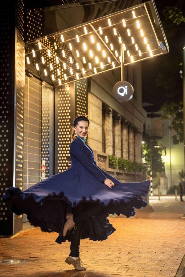 Hotel QT Auckland Exterior foto A member of the staff at the hotel