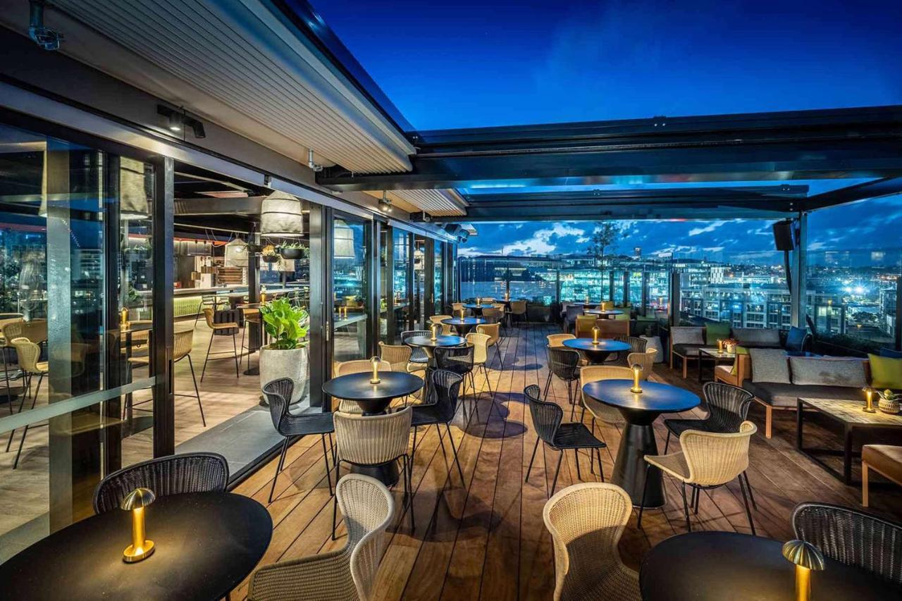 Hotel QT Auckland Exterior foto The rooftop bar at the hotel