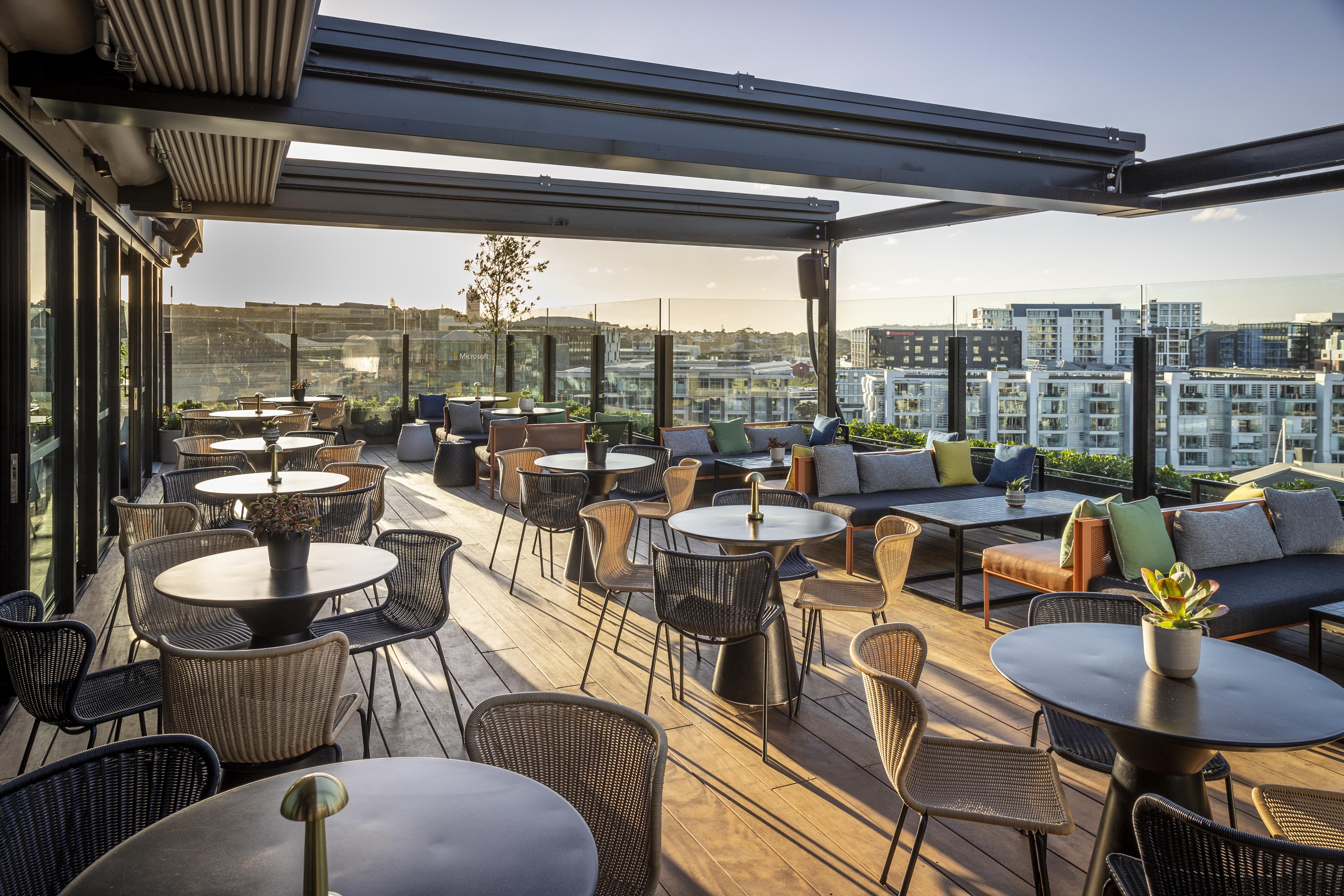 Hotel QT Auckland Exterior foto The rooftop bar at the hotel